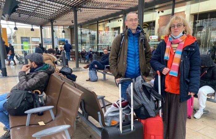 la lunga attesa alla stazione di Tolone