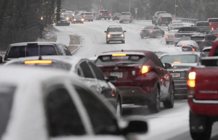 Una tempesta invernale senza precedenti paralizza la costa del Golfo con forti nevicate e ghiaccio