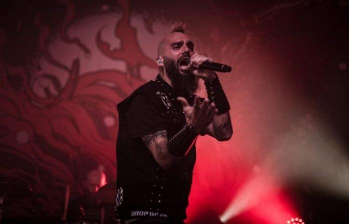 Jesse Leach (Killswitch Engage) è presente in The Hymn of a Broken Man