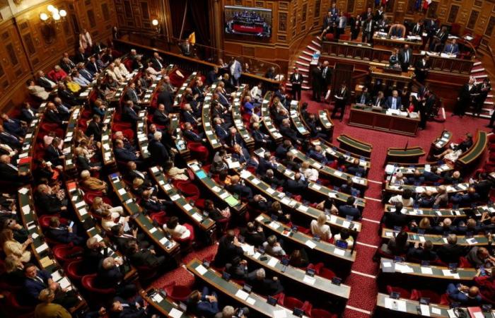 il Senato vota per eliminare i benefici degli ex presidenti e dei primi ministri