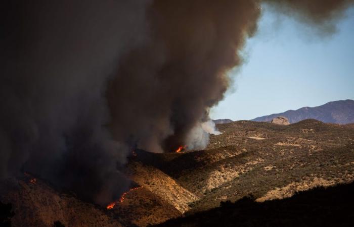 Un nuovo incendio provoca l’evacuazione a nord di Los Angeles