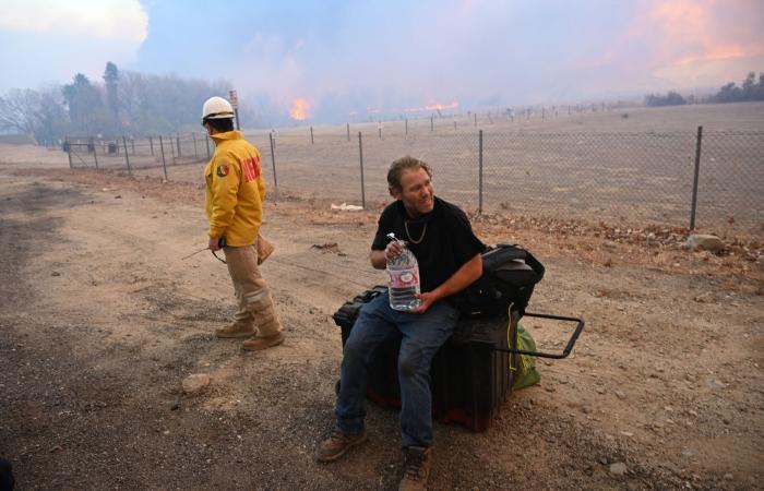 Nuovo violento incendio vicino Los Angeles, migliaia di evacuazioni