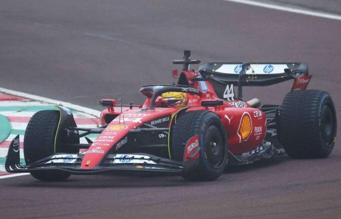 Lewis Hamilton compie i suoi primi giri da pilota Ferrari