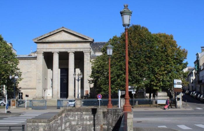 provoca un incidente a Quimper e fugge