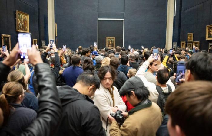 il museo del Louvre saturo di visitatori