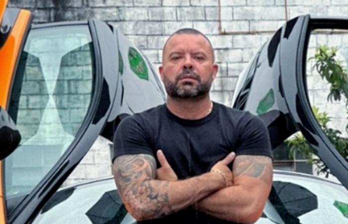 L’influencer brasiliano Ricardo Godoi muore a 45 in anestesia generale per un tatuaggio