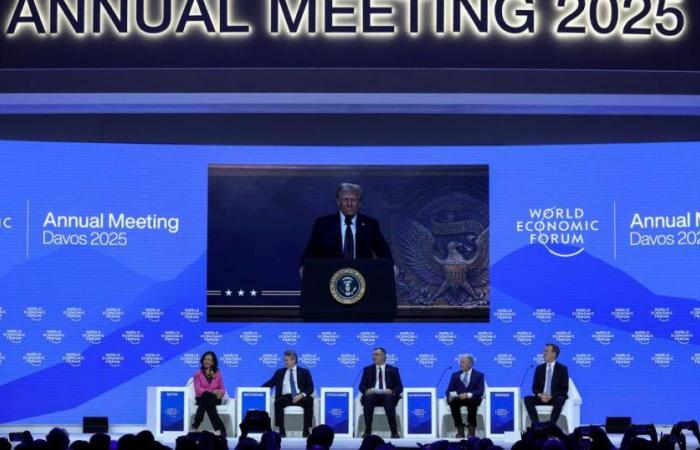 “Venite a produrre in America”, altrimenti dovrete “pagare i dazi doganali”, dice Trump ai boss riuniti a Davos