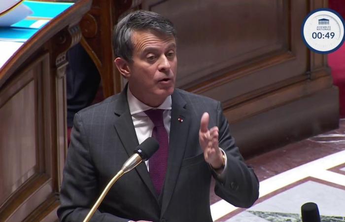 “C’è un gruppo che spesso svolge un ruolo soffocante” Manuel Valls sul GBH durante le interrogazioni al governo