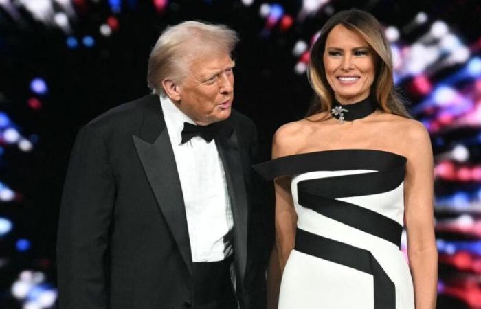 C’era un misterioso doppio significato nell’outfit bianco e nero di Melania Trump al ballo di inaugurazione?