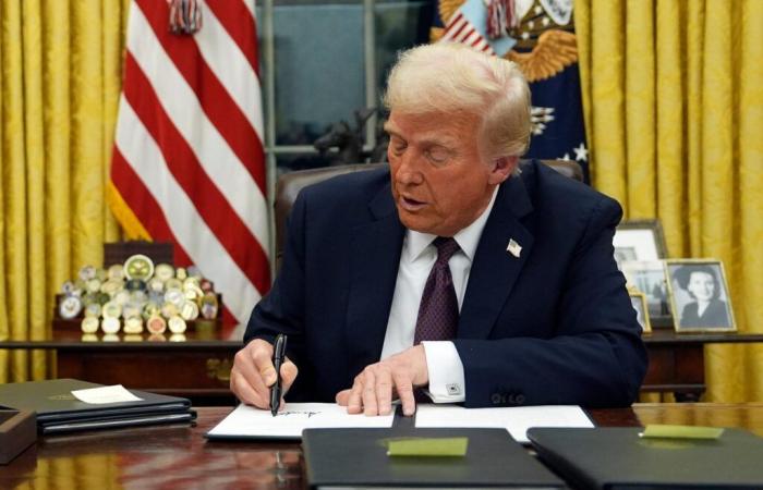 Cosa contengono le 42 direttive firmate da Donald Trump il giorno del suo insediamento