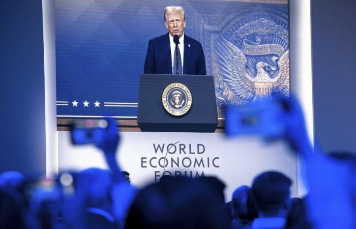 Investire negli Stati Uniti o pagare dazi, dice Donald Trump a Davos