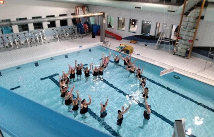 una festa di San Valentino organizzata in piscina