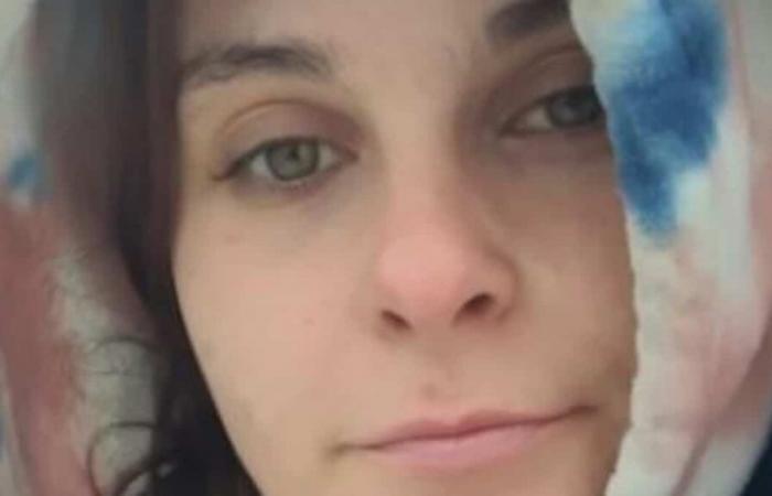 una donna di 27 anni è attualmente ricercata dalle autorità