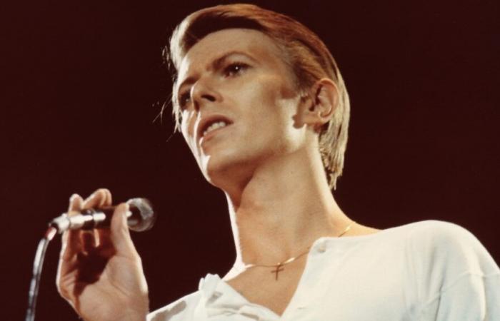 A marzo, tuffatevi nell’universo di David Bowie grazie a questa mostra nel Marais