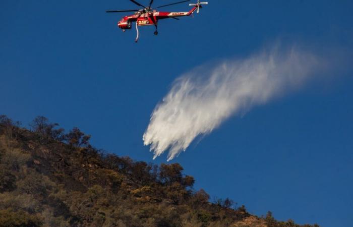 Aiuto per i vigili del fuoco o rischio aggiuntivo? La pioggia cadrà sugli incendi di Los Angeles questo fine settimana