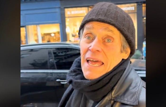 Willem Dafoe viene intervistato in mezzo alla strada… da un tiktoker che ignora completamente chi sia