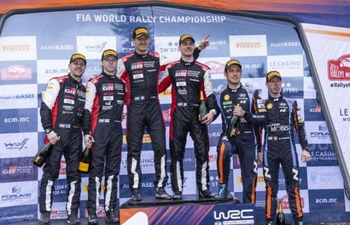 quattro campioni del mondo all’inizio di un evento WRC, il primo in 20 anni