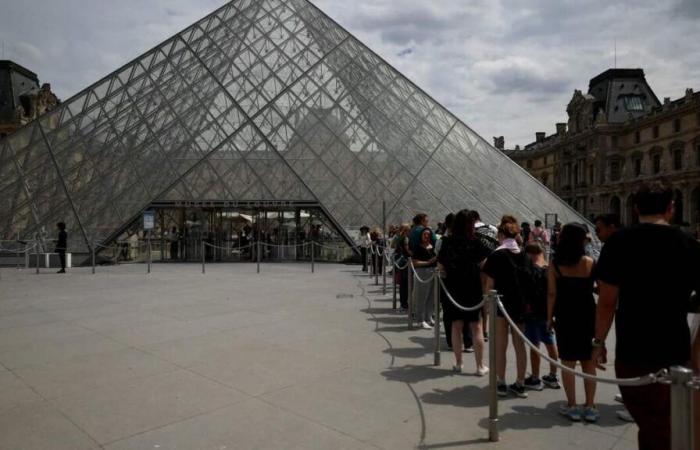 il museo del Louvre è in pessime condizioni