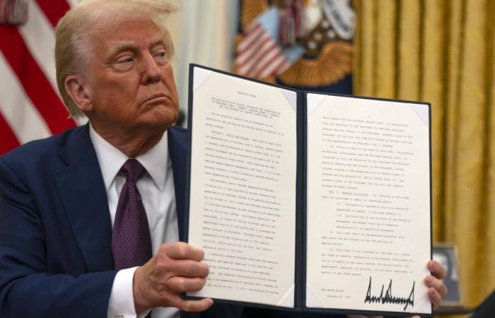 Trump firma l’ordine esecutivo per declassificare i documenti sugli omicidi di JFK e Martin Luther King