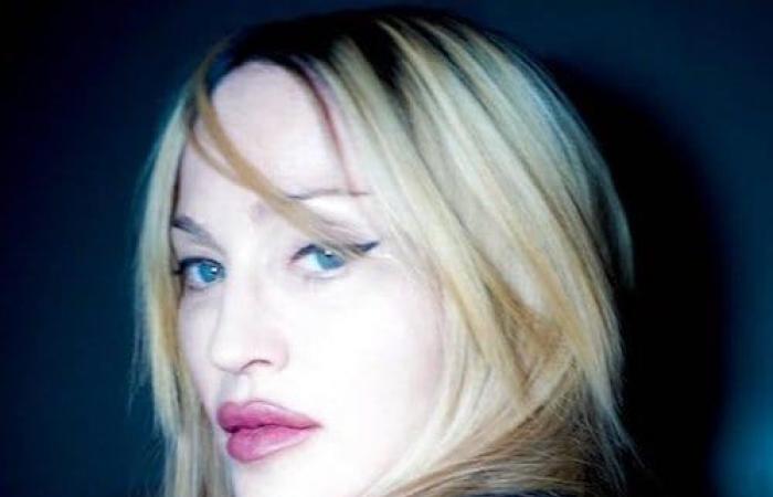 Madonna definita “la donna più bella del mondo” dopo le nuove foto sensuali della camera da letto