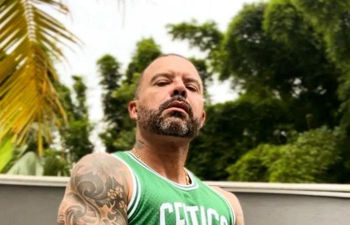 L’influencer brasiliano Ricardo Godoi muore a 45 anni durante l’anestesia generale per un tatuaggio