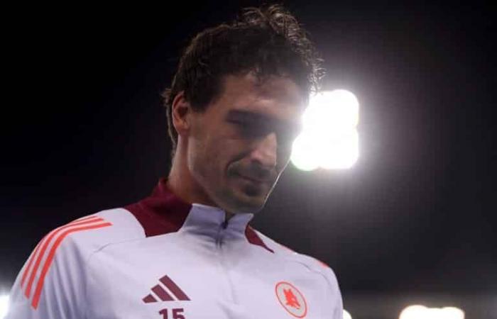 Mats Hummels fiducioso prima del calcio d’inizio di Alkmaar