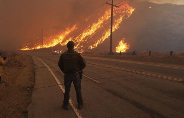 Migliaia di persone evacuate dopo che un nuovo violento incendio si è propagato a grande velocità