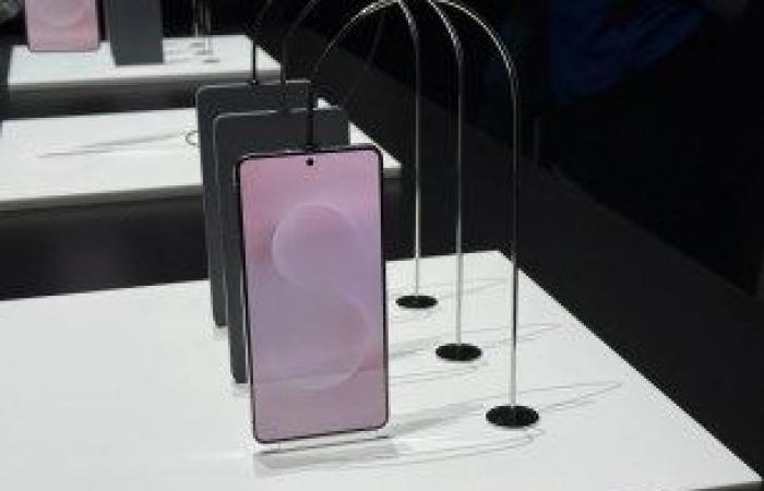 abbiamo visto il “Galaxy Slim” di Samsung