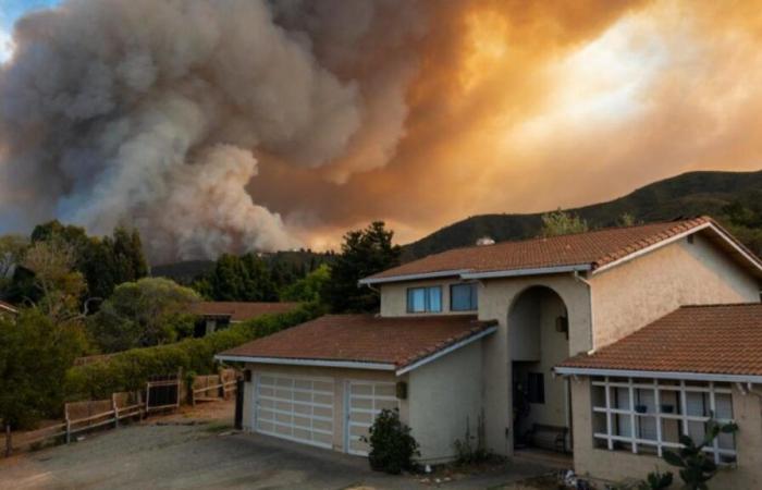 Nuovi incendi in California mentre i venti di Babbo Natale continuano