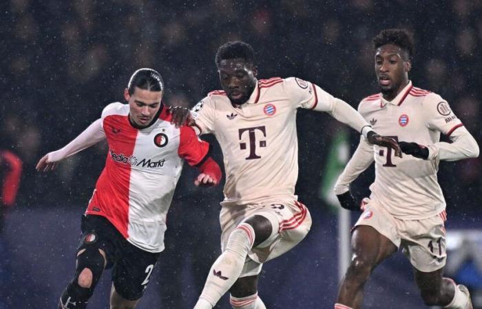 Mentre il Bayern Monaco crolla nel primo tempo, Alphonso Davies lascia la partita per infortunio