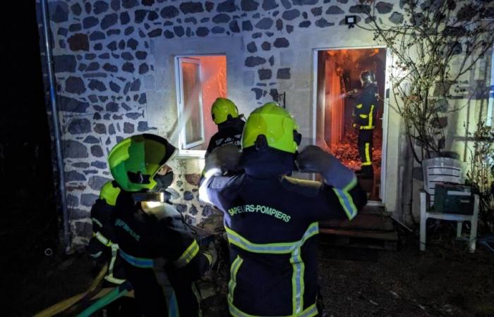 Violento incendio notturno scoppiato in una fattoria in questo comune dell’Alta Loira