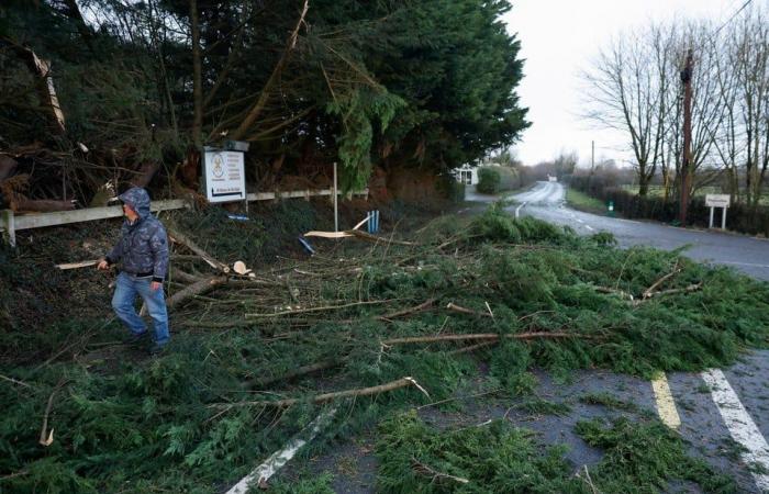 La tempesta Éowyn sta attualmente chiedendo due vite, venti record di 184 chilometri orari misurati in Irlanda