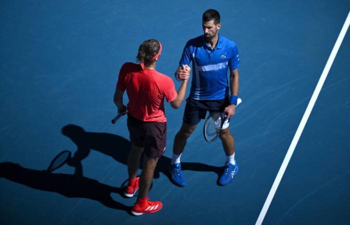 Dopo un set, Novak Djokovic abbandona e manda Alexander Zverev alla finale di Australian Open