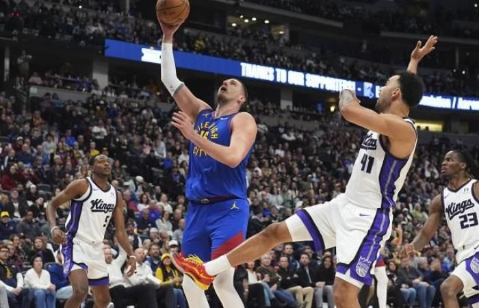 La sparatoria sovrumana di Jokic, autore di una quinta tripla doppia di fila nella NBA contro i Sacramento Kings