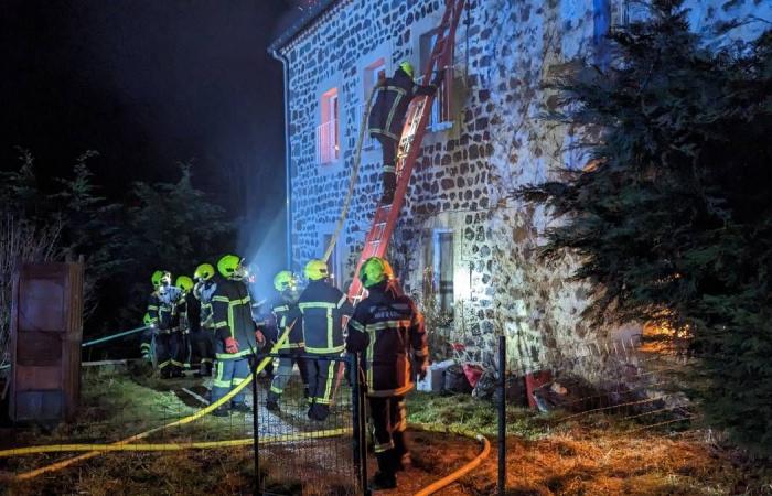 Violento incendio notturno scoppiato in una fattoria in questo comune dell’Alta Loira