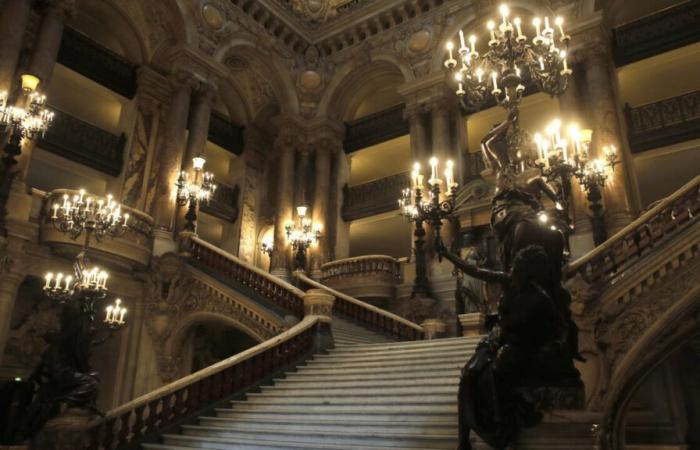 La maestosa Palais Garnier, sede dell’opera di Parigi, celebra il suo 150 ° anniversario