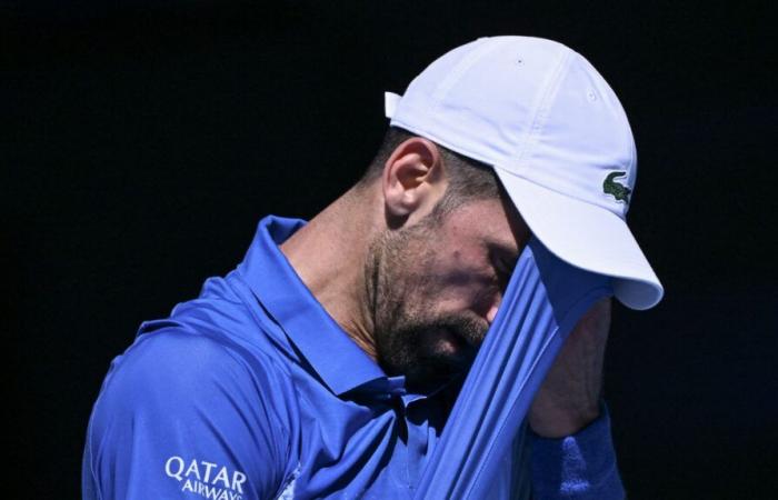 Taglie di pietra da un 25 ° titolo du Grand Chelem, Novak Djokovic si abbandona dopo un set in semifinale contro Alexander Zverev