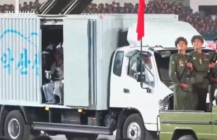 missili balistici, sistemi di lancio di razzi… Per rifornire la Russia, la Corea del Nord nasconde le sue armi in camion civili