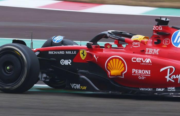 Unisciti a Lewis Hamilton per il suo primo giro da pilota Ferrari F1 a Fiorano