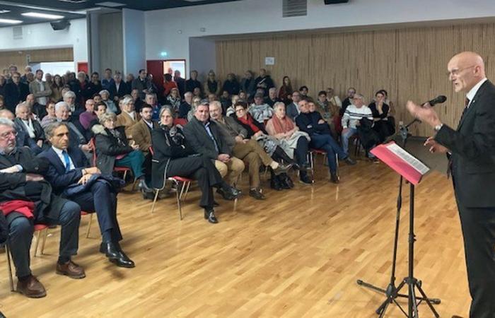 Durante i suoi voti, il deputato dell’Aveyron Stéphane Mazars denuncia “l’irresponsabilità di coloro che hanno fatto cadere il governo Barnier”