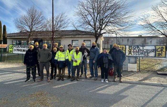 A Maubec, gli agricoltori arrabbiati di coordinamento rurale bloccano l’MSA Sud Vaucluse questo venerdì