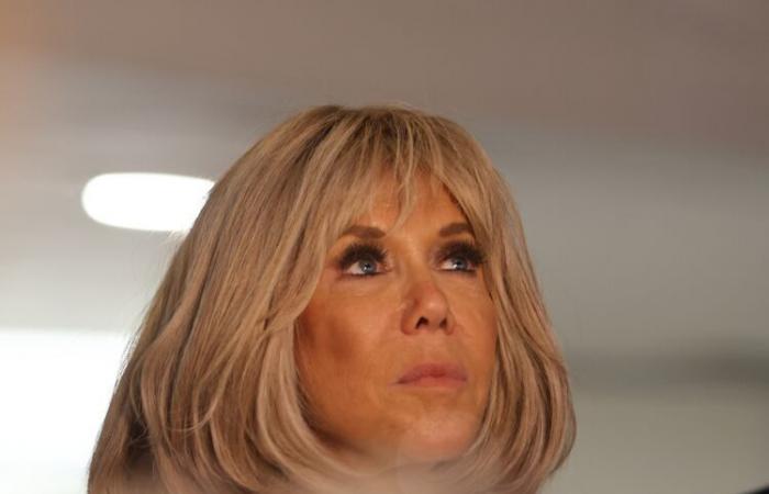 Vestito con un sarto nero e un Satin Carico, Brigitte Macron ha causato una sensazione nel gala di pezzi gialli: donna attuale la rivista