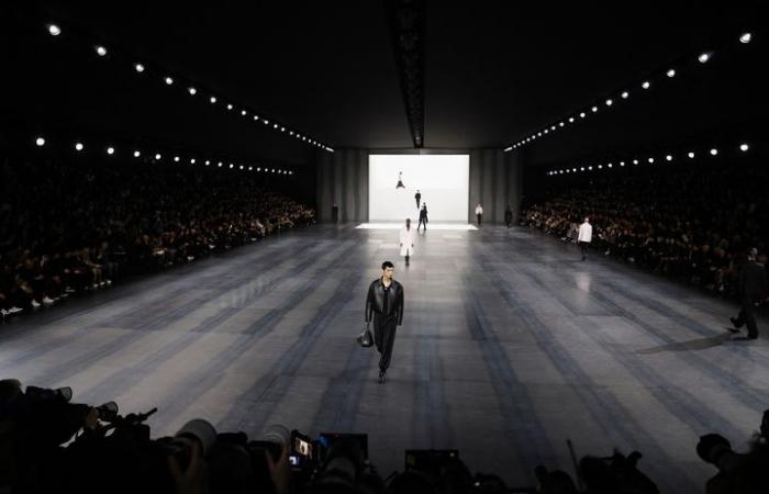 Dior Homme approfondisce gli archivi del famoso Couturier per una collezione molto raffinata