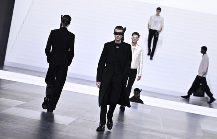 Dior Homme approfondisce gli archivi del famoso Couturier per una collezione molto raffinata