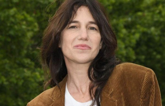 Charlotte Gainsbourg è fuggita per un’altra vita, totalmente diversa