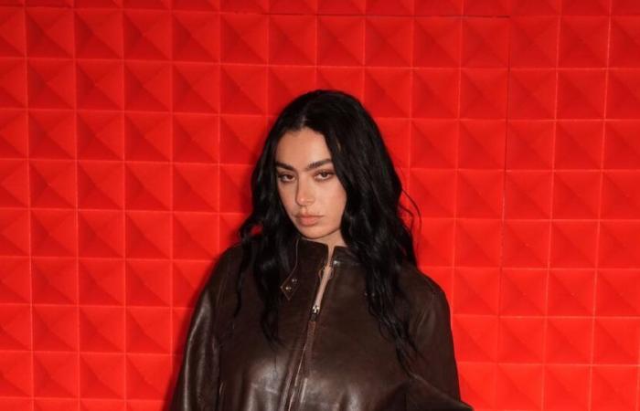 Le star della musica britannica Charli XCX e Raye si esibiranno ai Grammy Awards – The Irish News