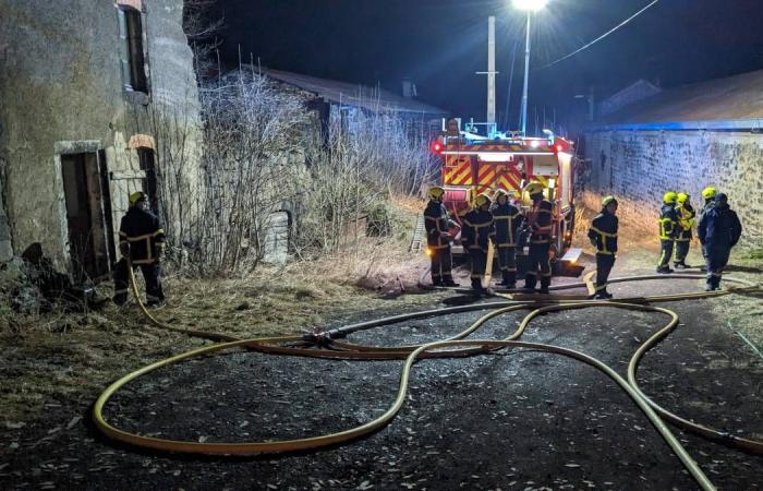 Violento incendio notturno scoppiato in una fattoria in questo comune dell’Alta Loira