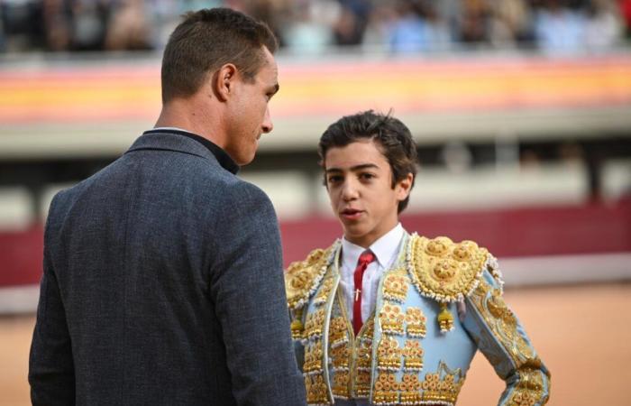 Juan Bautista indossa il costume della luce per un mano a mano con Marco Perez nel 2025