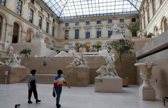 Il presidente del Louvre avverte dello stato degradato degli edifici