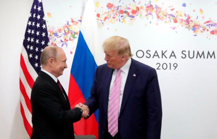 Putin è “pronto” a parlare con Trump, ma gli restituisce la palla